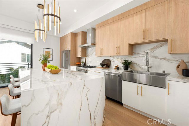 Building Photo - 11028 Oxnard St