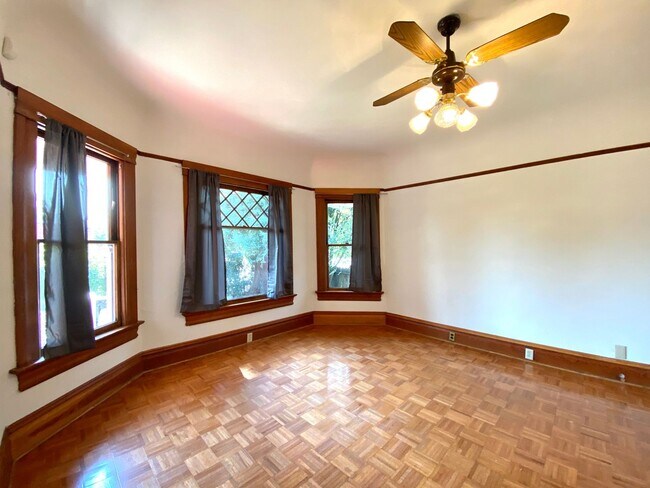 Building Photo - 543 Franklin St