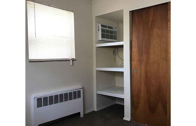 Building Photo - 922-926 Ludlow Avenue