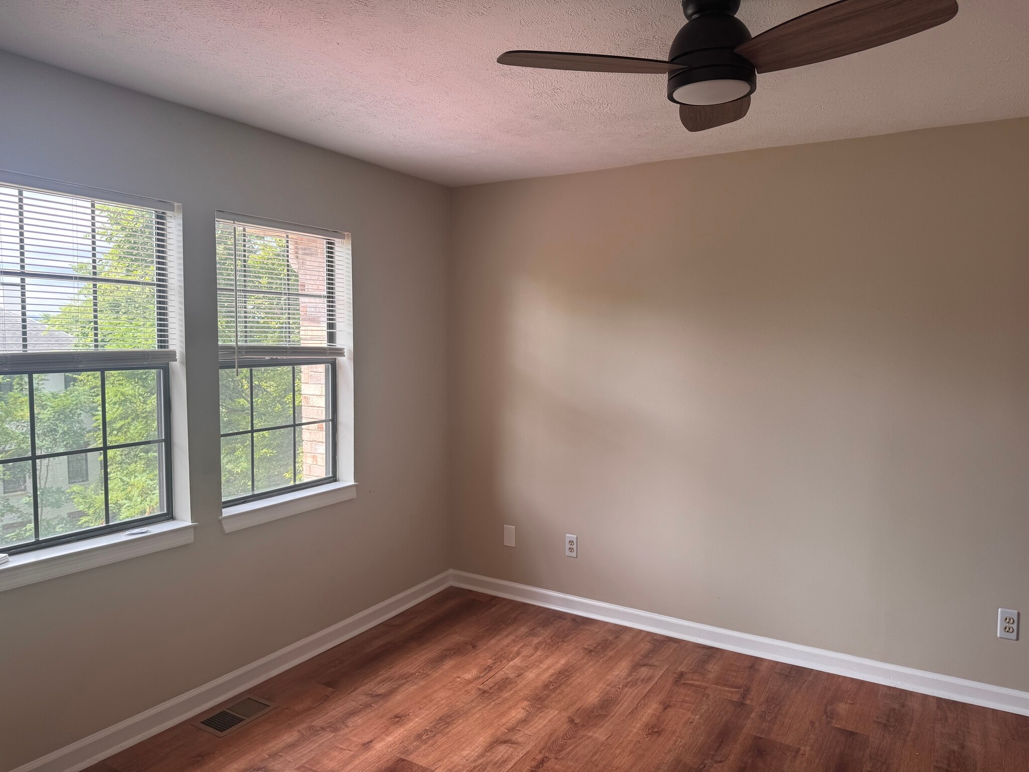 Building Photo - 515 Chesterfield Ave