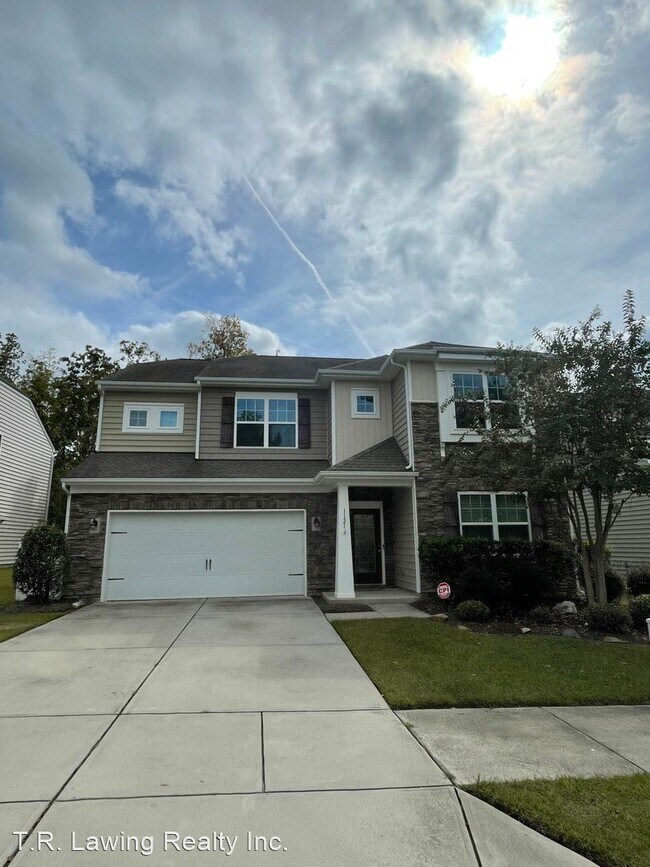 5 br, 3.5 bath House 1121 Wainscott Drive 1121 Wainscott Dr Waxhaw