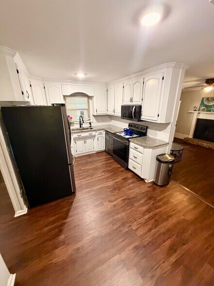 Building Photo - 310 Wimbledon Dr