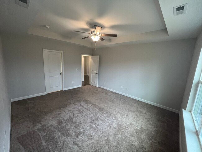 Building Photo - Breathtaking 4 Bedroom, 2 1/2 Bathroom House in Winston Salem, NC!