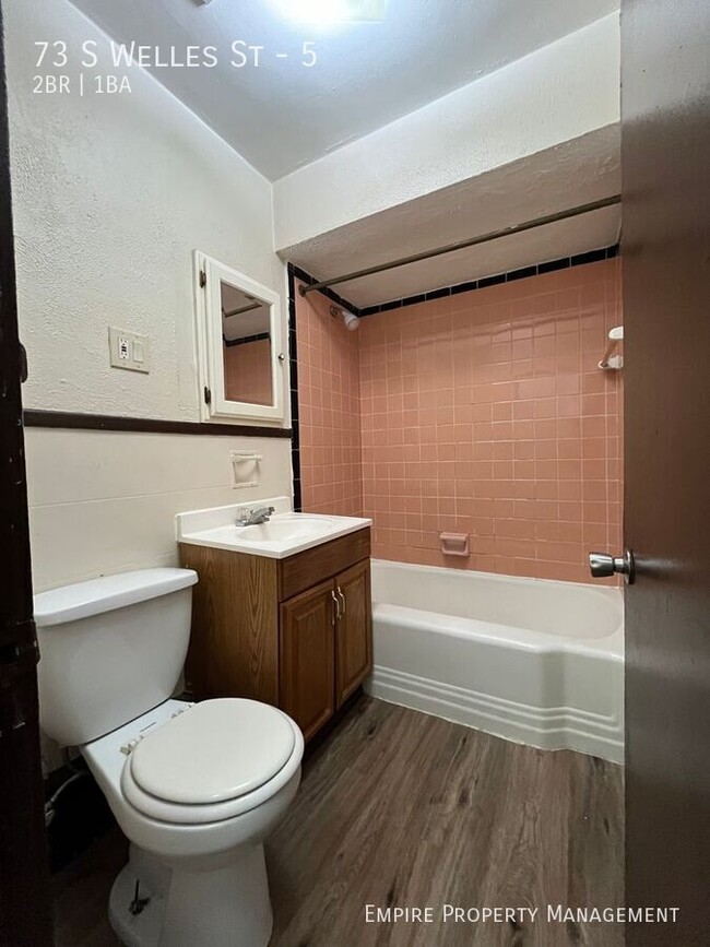 Building Photo - Under New Management! 2 bedroom/ 1 bathroo...