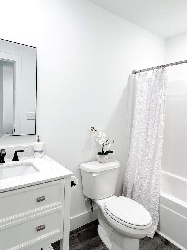 Building Photo - 126 Parris Bridge Rd