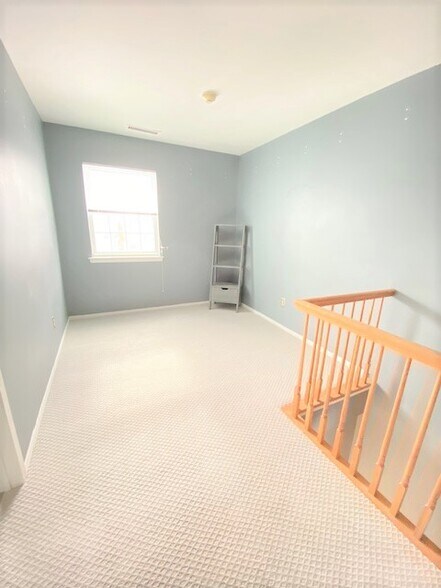 Building Photo - 1404 Sara Cir