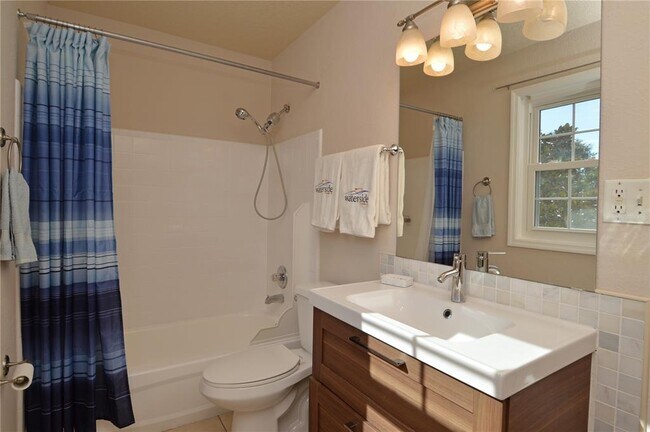Building Photo - 3889 Pompano Dr SE