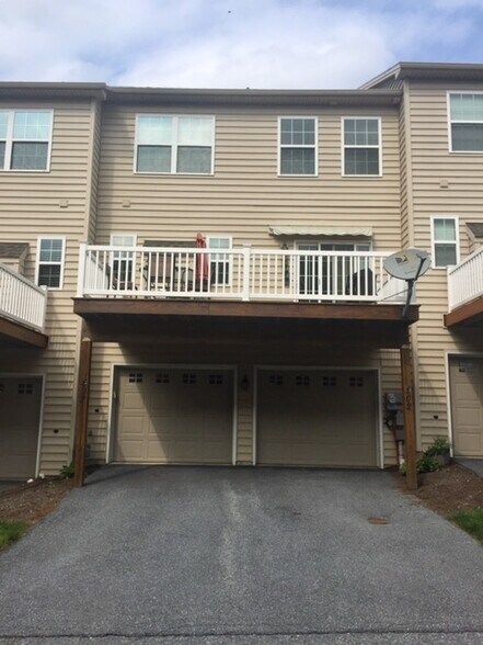 Garage - 602 Petersburg Rd