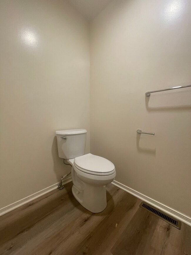 Building Photo - Southern Hills 3 Bedroom 2 Bath Duplex-New carpet and new flooring in the bathrooms