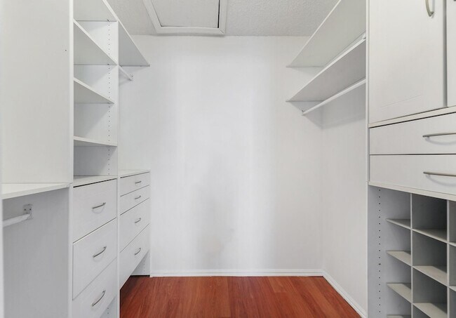 Building Photo - 19 Cottonwood St