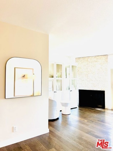 Building Photo - 141 S Clark Dr