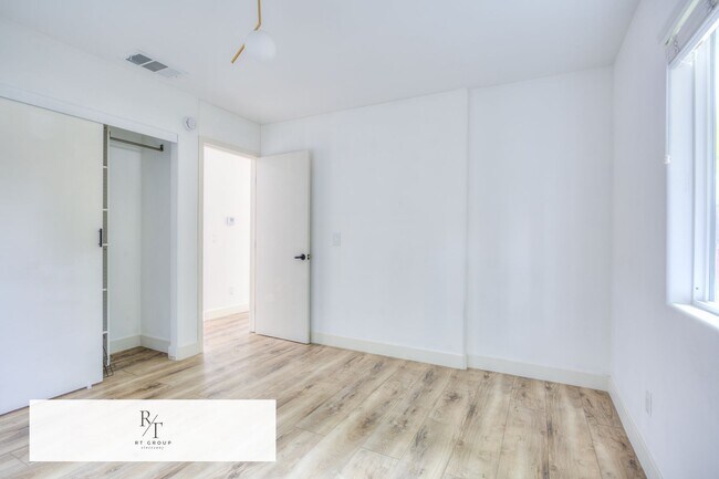 Building Photo - Bright 2BD Back House in Temple City Unified School District – Washer/Dryer Included. Separate En...