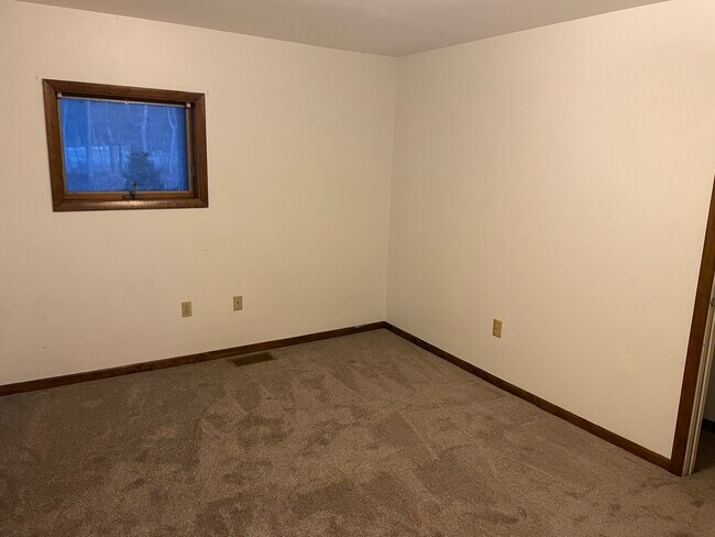 Building Photo - 315 E Brady Rd