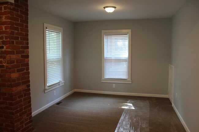 Building Photo - 932 Linwood Ave