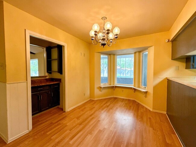 Building Photo - 405 Westmont Dr