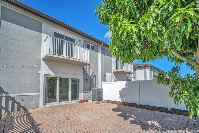 Building Photo - 2867 SW 125th Ave