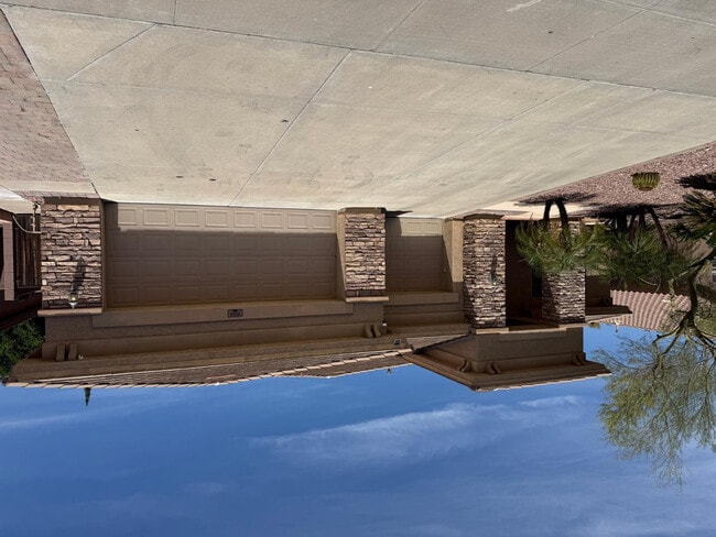 Building Photo - 1928 W Spur Dr