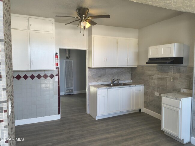 Building Photo - 714 N San Marcial St