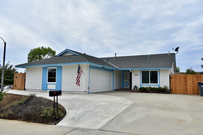 Primary Photo - 2027 Fuerte Ln
