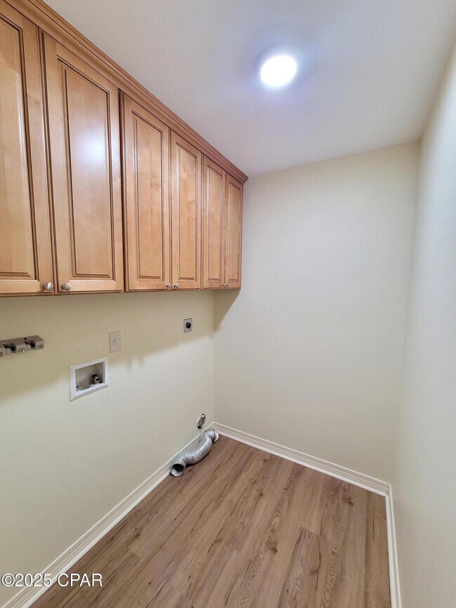 Building Photo - 3225 Azalea Cir