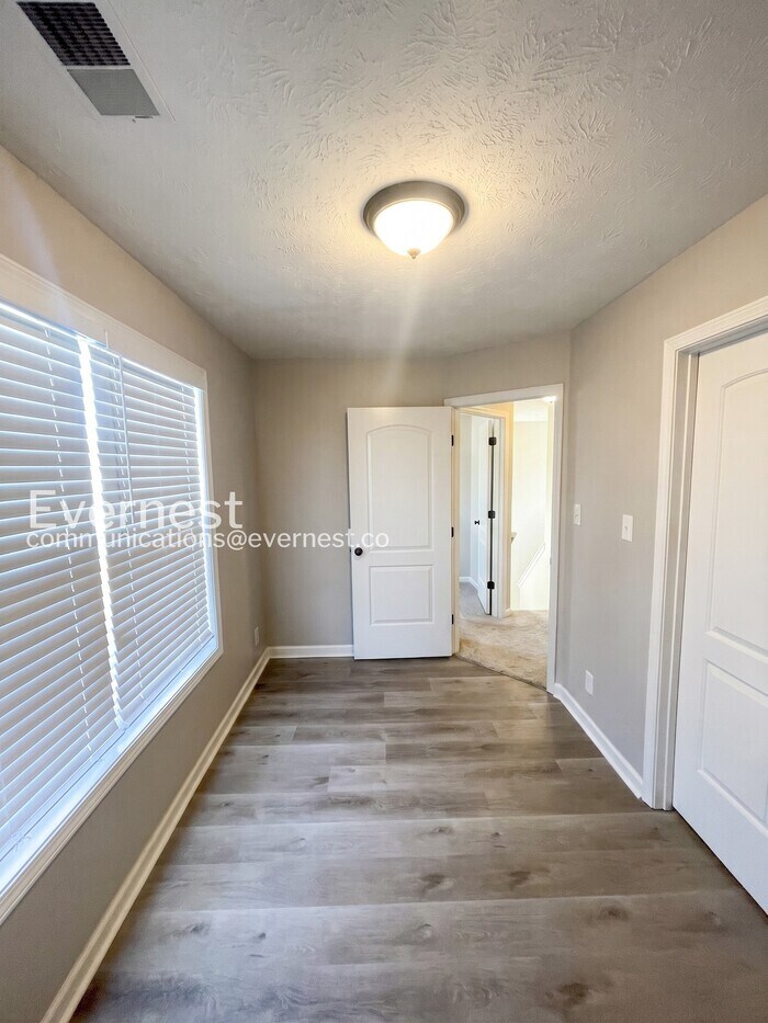 Building Photo - 1504 Apache Way