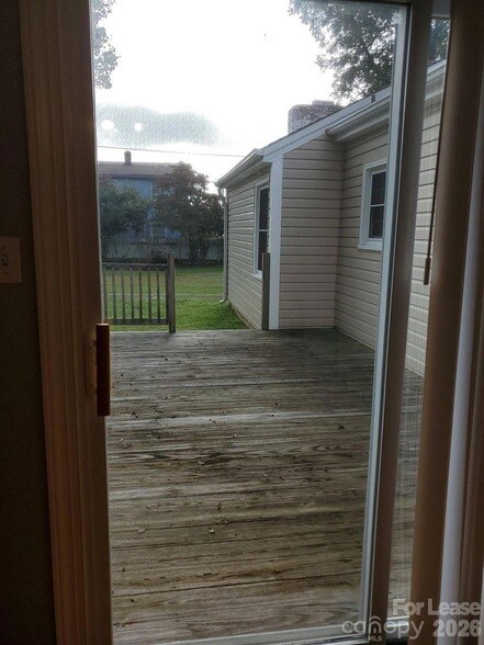 Building Photo - 1506 Wayside Dr