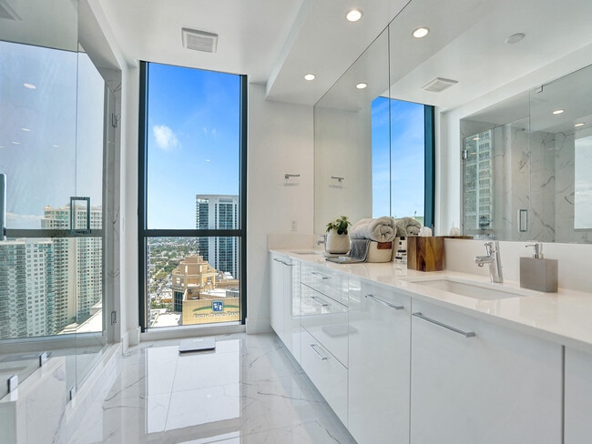 Building Photo - 100 E Las Olas Blvd