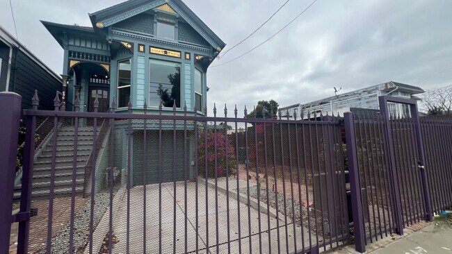 Building Photo - 696-694-29th