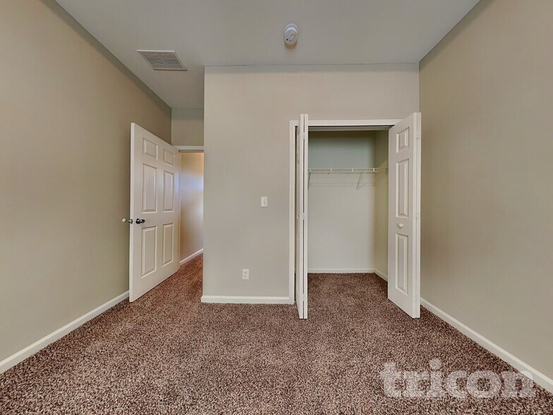 Building Photo - 4682 Bayview Dr