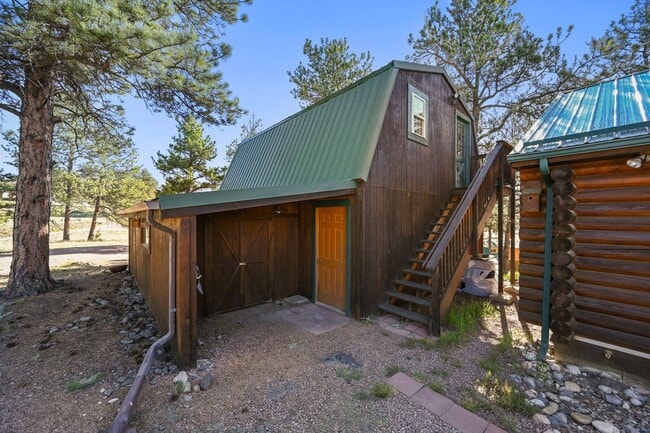 Building Photo - 3 bed 2 Bath Log Home on 2 Acres in Florissant