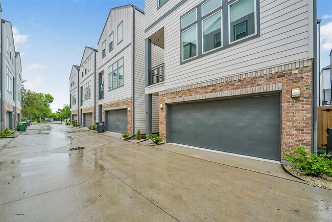 Building Photo - 760 W Donovan St