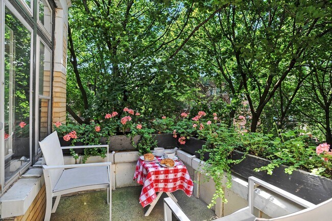 Building Photo - 2737 N Hampden Ct