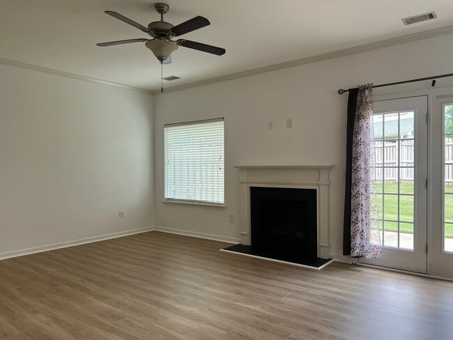 Building Photo - Gorgeous 3/2.5 End Unit Condo in Simpsonvi...