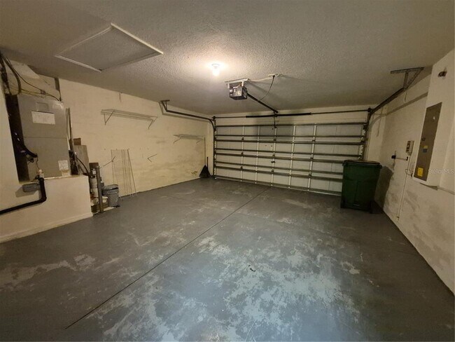 Building Photo - 6833 Runner Oak Dr