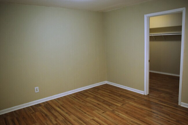 Building Photo - 2623 Irwin Dr