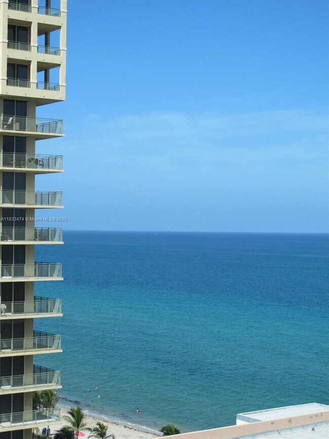 Primary Photo - 3140 S Ocean Dr