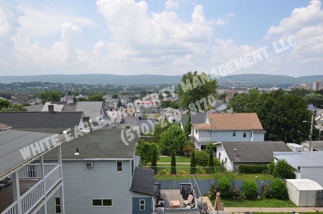 Building Photo - 641 Alder St