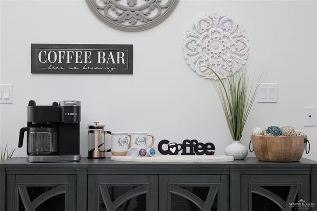 Building Photo - 809 S 5th St