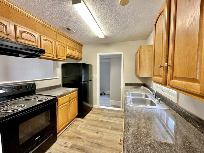 Building Photo - 2600 Deborah Dr