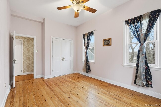 Building Photo - 11 Oakdale Manor