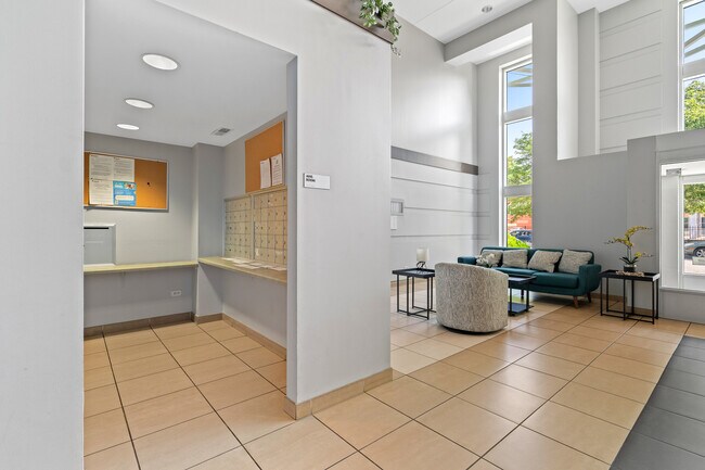 Building Photo - 100 N Hermitage Ave
