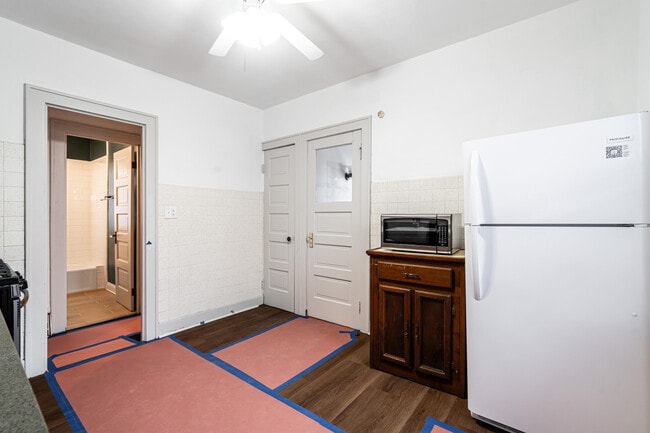 Building Photo - 168 E Rosedale Ave