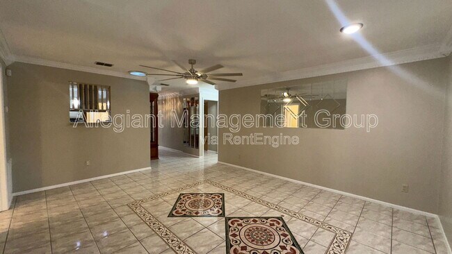 Building Photo - 2410 Sable Dr