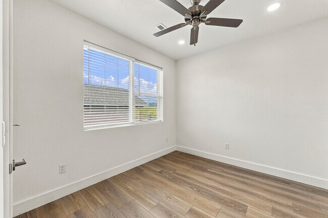 Building Photo - 2725 Whittle Springs Rd