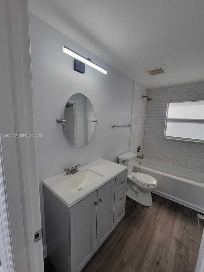 Building Photo - 1809 NW 8th Pl