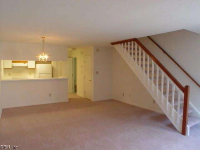 Building Photo - 400 Bracknell Arch