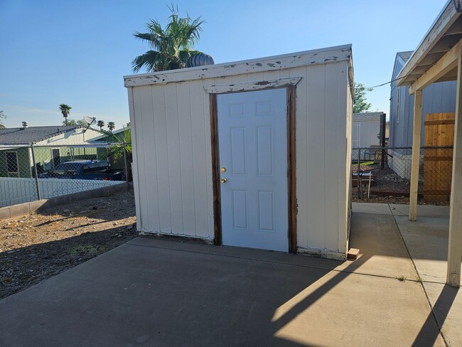 Building Photo - Large 3 bed/2 bath manufactured home in de...