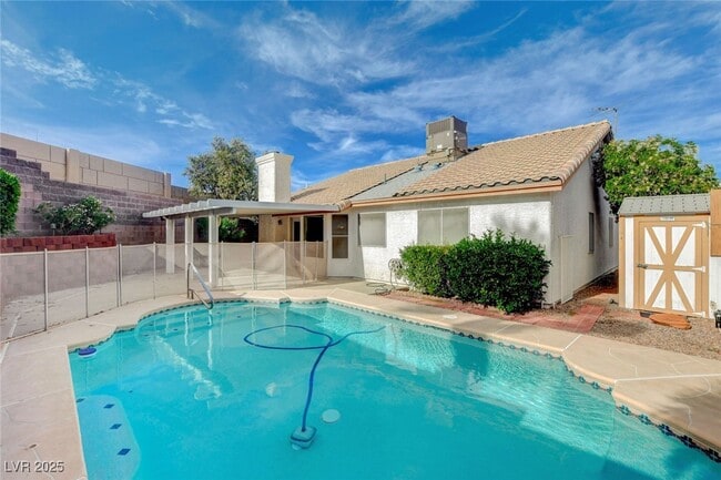 Building Photo - 114 E Tamarack Dr