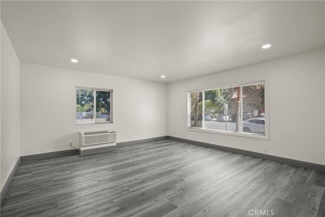 Building Photo - 14335 Hamlin St