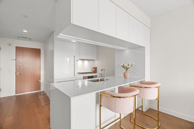 Building Photo - 99 Hudson St